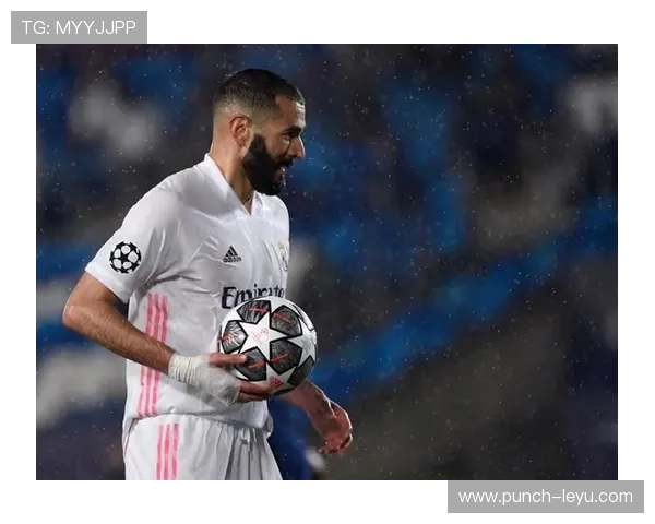 5号足球后卫球星:他在场上的防守艺术与领导力如何影响比赛结果 5号足球后卫球星:他在场上的防守艺术与领导力如何影响比赛结果