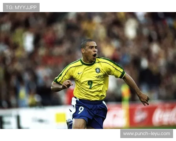 世界顶级足球高中锋球星盘点与分析：从传奇到新星的全面解读