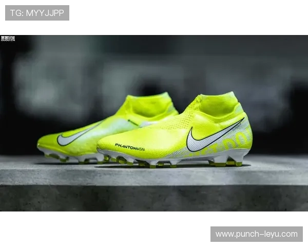 球星专属定制版足球鞋高清展示 引领潮流与性能的完美结合 球星专属定制版足球鞋高清展示 引领潮流与性能的完美结合