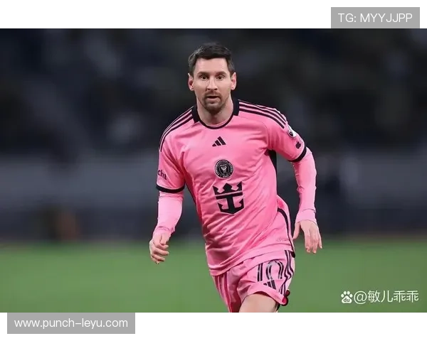 永载史册的足球传奇人物谁才是那位永不遗忘的球场巨星