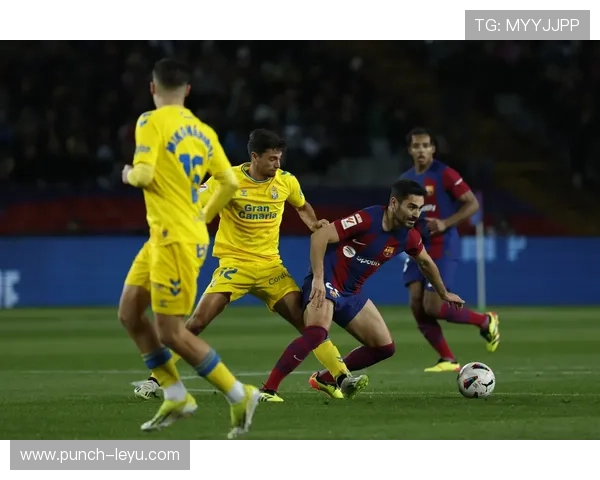 精彩球星足球表演赛全程回顾 顶级球员齐聚一堂展开激烈对决 精彩球星足球表演赛全程回顾 顶级球员齐聚一堂展开激烈对决